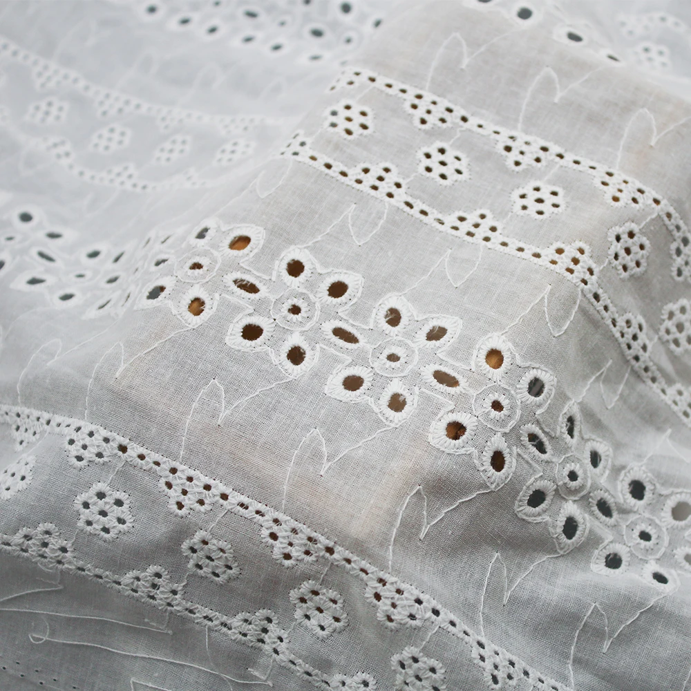 100% Cotton Jacquard Eyelet Fabric White Eyelet Cotton Embroidery Fabric for Clothing